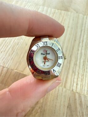 Vintage Pierre Nicol ladies gold tone ring watch NEW BATTERY